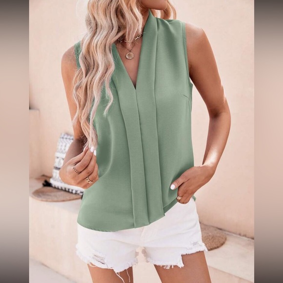 Luxe sleeveless blouse - Picture 12 of 15